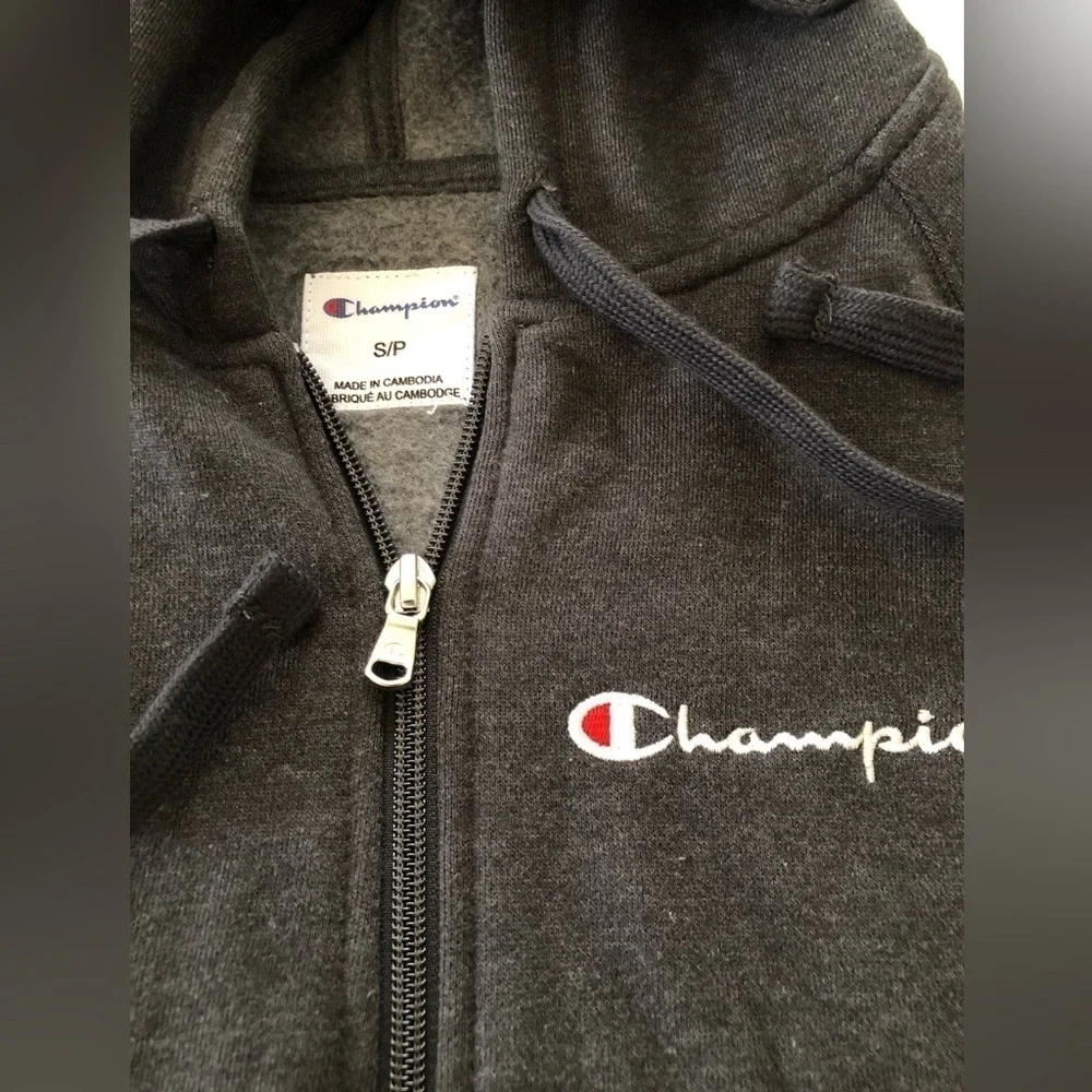 Champion Heavy Hoodie & Beanie Combination. Like new. Size Small. - Picture 2 of 8